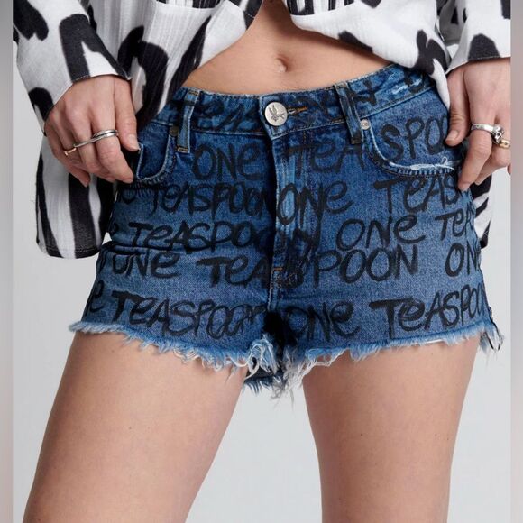ONE TEASPOON Bonitas HIGH WAIST MOM FIT SHORT with graffiti design NWT 33 - Picture 1 of 14